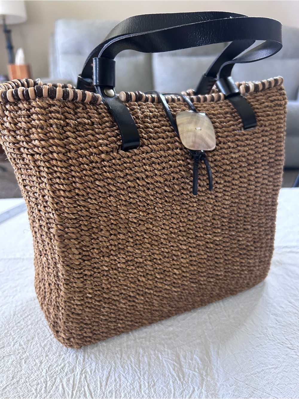 Vintage- Sea Grass Basket Bag with Black Leather Handles + Shell Closure - Picture 2 of 11